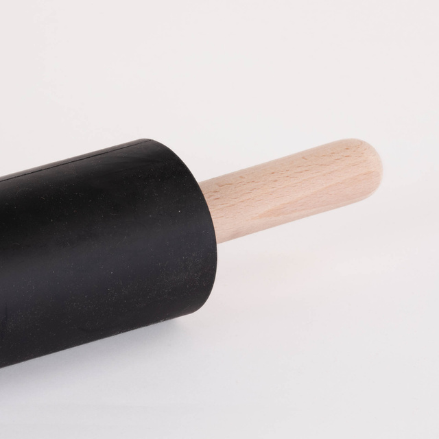 Sucitor din silicon pentru aluat, cu mânere din lemn, 40 cm