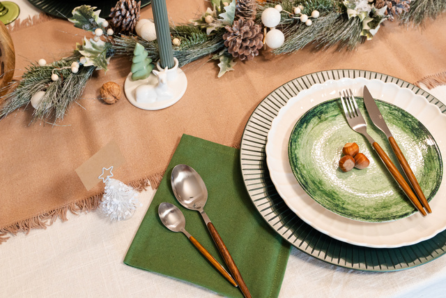 Suport pentru carte de vizita, in forma de brad