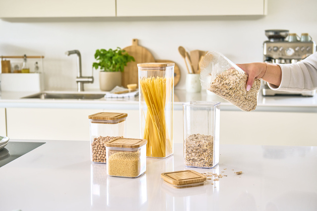 Recipient transparent din plastic, 1900 ml