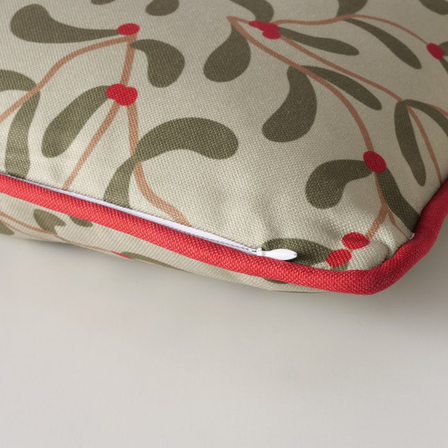 Pernă decorativă cu dantelă și model de vâsc MISTLETOE, 45 x 45 cm