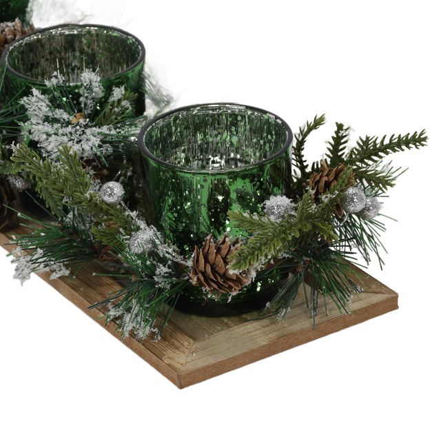 Set de trei suporturi pentru lumânări tealight pe o bază decorativă, verde
