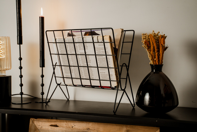 Suport metalic pentru reviste