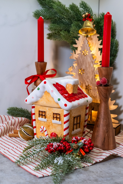 Casa de turta dulce din ceramica