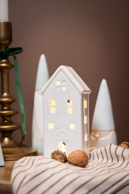 Casă decorativă din ceramică LED, 16 cm