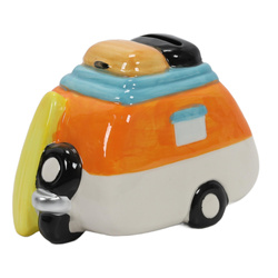 O pușculiță din ceramică colorată cu motiv de călătorie