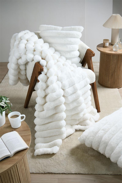 Perna decorativă POLARY cu dungi groase, 50 x 80 cm