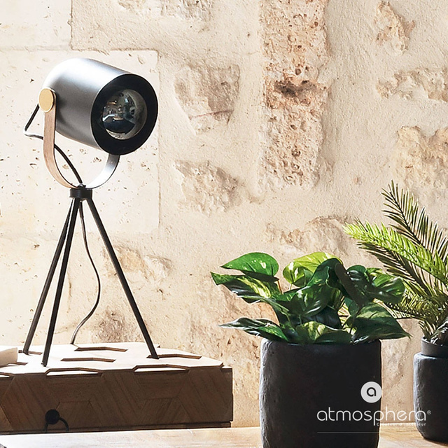 Lampă de masă pe un suport BIL