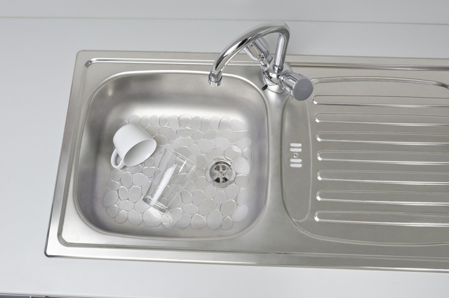 Mata de protecție universală pentru chiuvetă Stones 31x26 cm, WENKO, transparentă