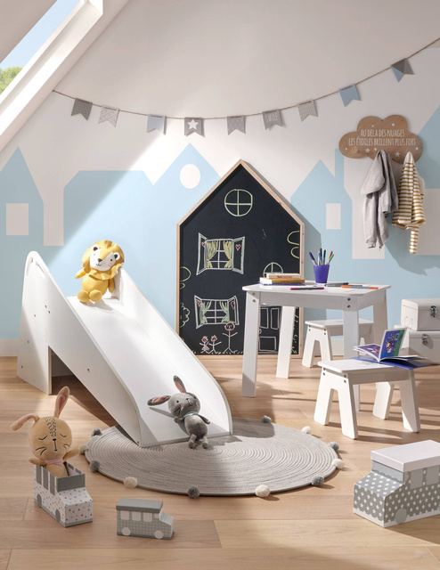 Masa pentru copii cu tabla de scris + 2 taburete