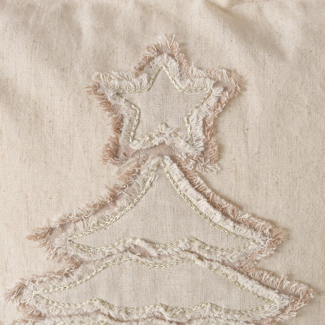 Pernă din bumbac cu brad și ciucuri SOFTLY, 50 x 50 cm