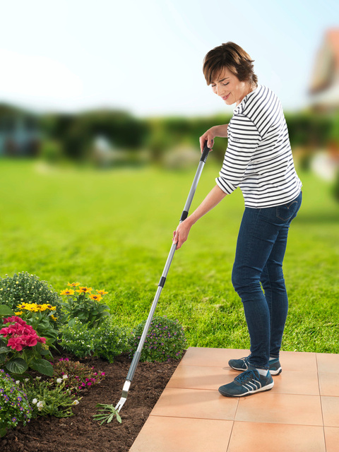 Extractor de buruieni cu maner telescopic