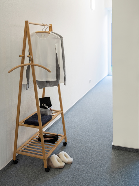 Cuier mobil cu polite HONOLULU, bambus