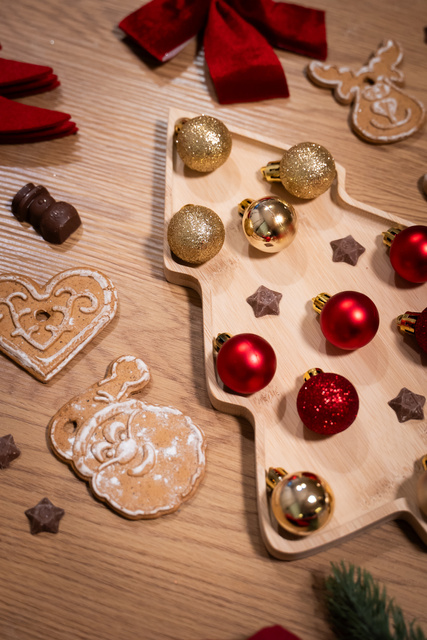 Farfurie din lemn, in forma de brad