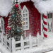 Figurina decorativa Casa lui Mos Craciun, 24 x 18,5 cm