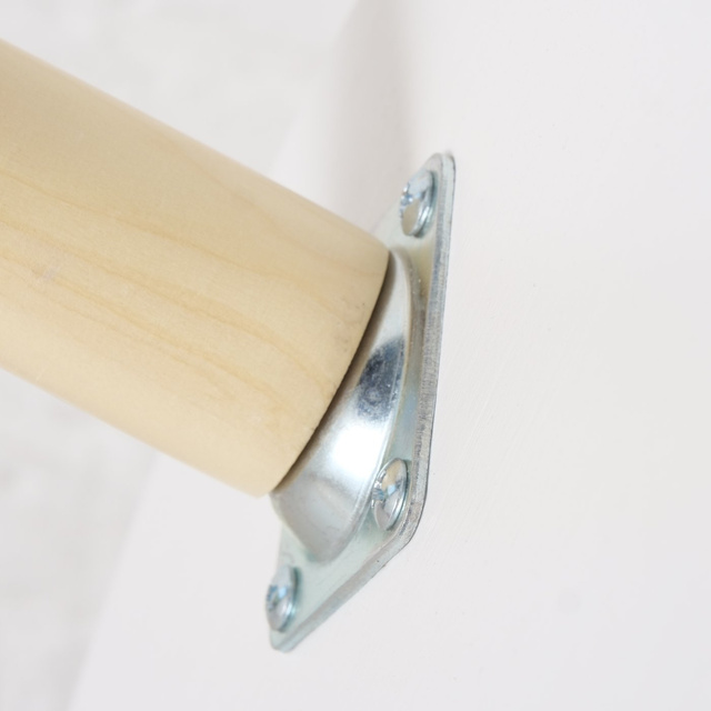 Masuta de cafea din lemn VISBY cu 3 picioare, 45 x 48 cm