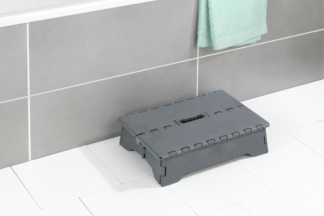 Treaptă pliabilă anti-alunecare