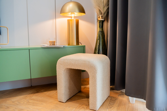 Scaun tip bouclé SEVI, înălțime 43 cm