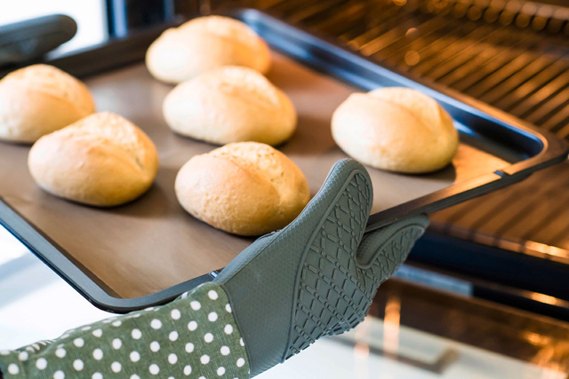 Mănuși de bucătărie din silicon - 2 bucăți în set, accesorii pentru copt, WENKO, gri