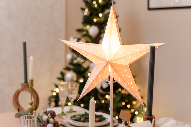 Stea decorativa stralucitoare din hartie, suport metalic, 45 cm