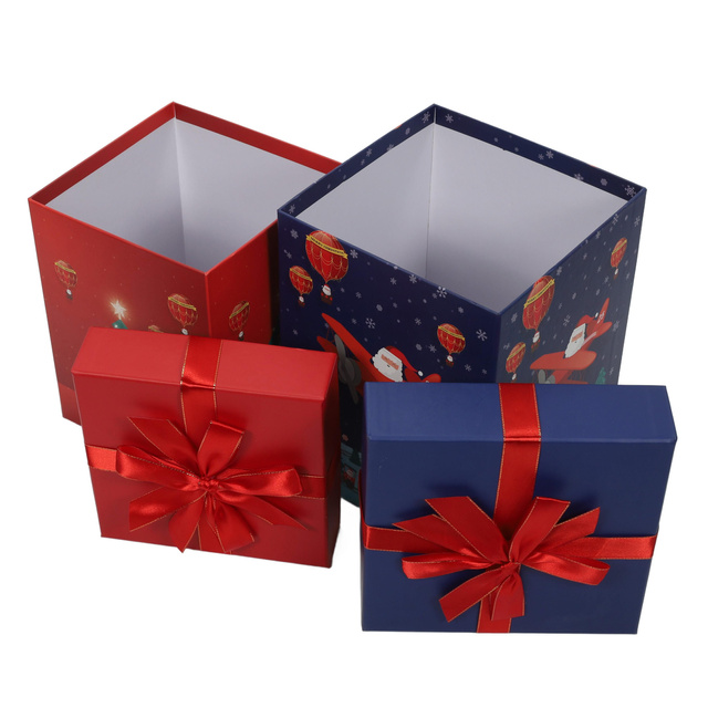 Două cutii pentru cadouri cu motivul lui Moș Crăciun, 26 și 23 cm