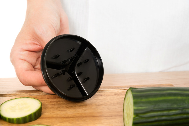 Ascuțitor manual pentru tăietor de legume