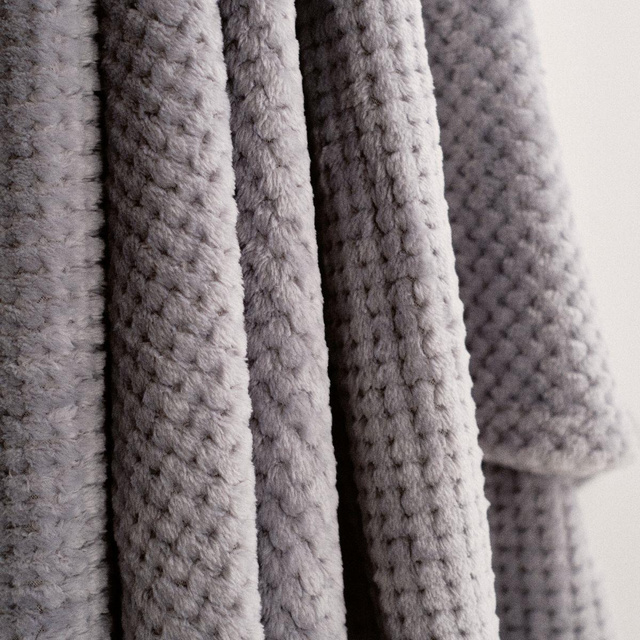 Patura din material gros, model cu romburi, 150 x 200 cm