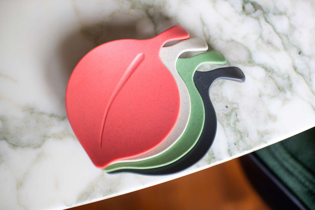 Farfurioare pentru gustari LEAF-ON - set de 4, KOZIOL