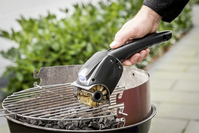 Perie pentru curatarea gratarului, pe baterii