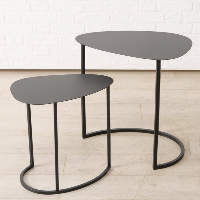 Set de două măsuțe de cafea JERRY, în formă de lacrimă, din metal.