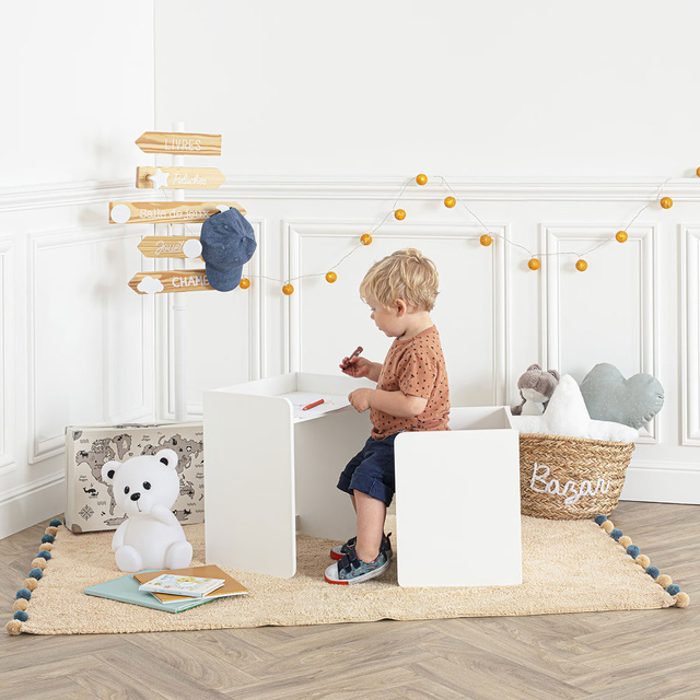 Cuier din lemn pentru copii cu indicatoare, înălțime 114 cm