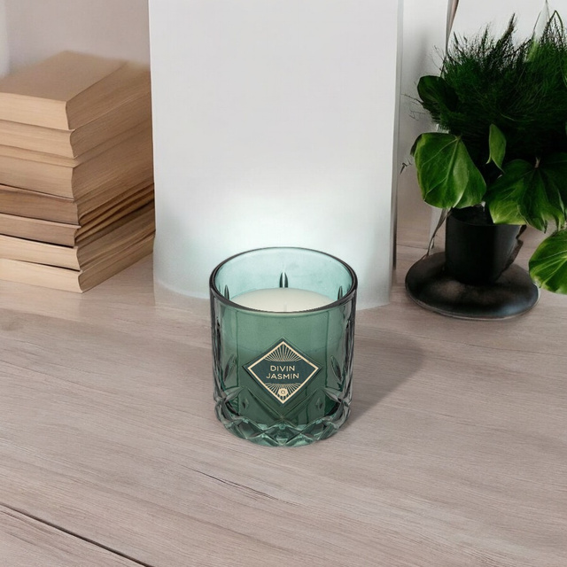 Lumanare parfumata in borcan decorativ, 240 g