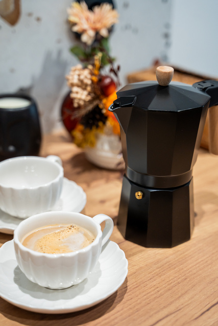 Cafetiera din aluminiu cu maner din lemn, 9 cesti