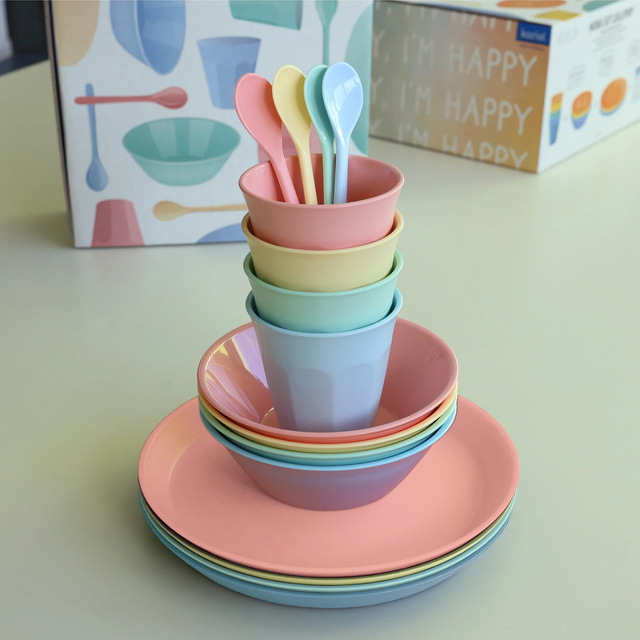 Set veselă de camping NORA MACARONS, 16 piese, KOZIOL