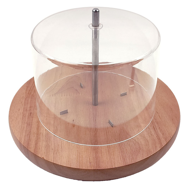 Feliator de brânză - placă din lemn cu capac.