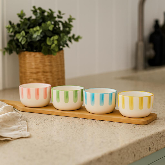 Set de boluri pentru gustări FIKA, 4 x 125 ml, tavă din bambus cu mânere.