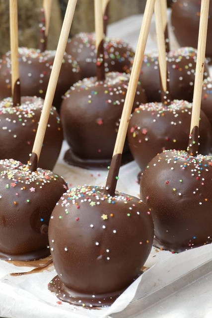 Set ceramic pentru încălzit ciocolată complet cu furculițe