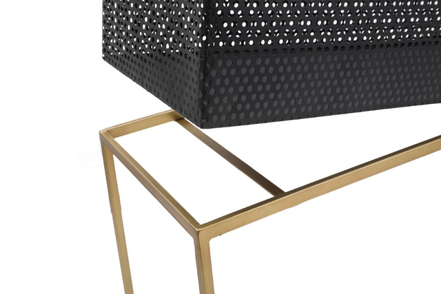 Ghivece din plasă metalică pe suport