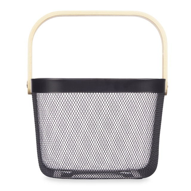 Coș din plasă neagră cu mâner din lemn