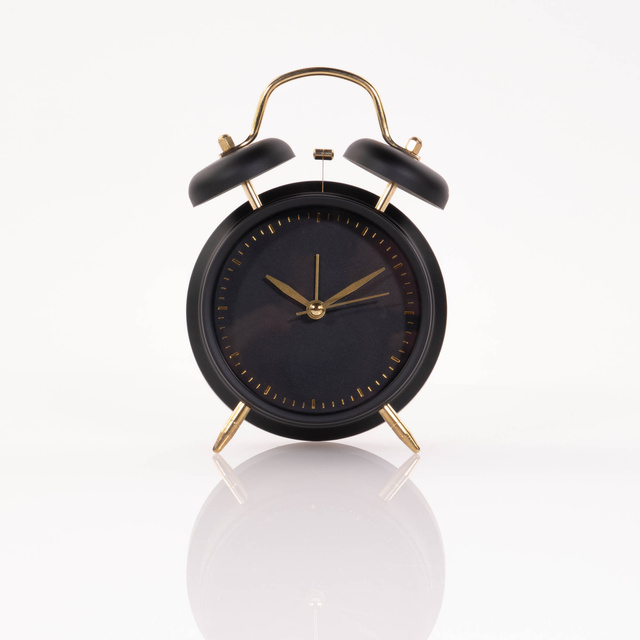 Ceas deșteptător în stil clasic cu indicatori aurii, metal, Ø 12 cm