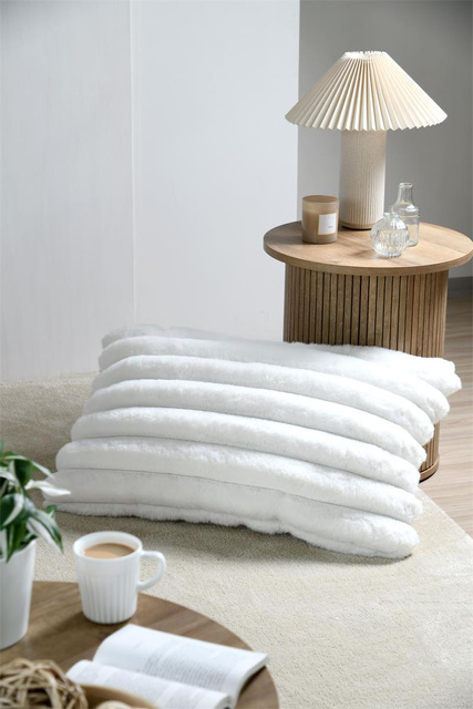 Perna decorativă POLARY cu dungi groase, 50 x 80 cm