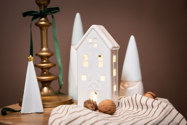 Casă decorativă din ceramică LED, 16 cm