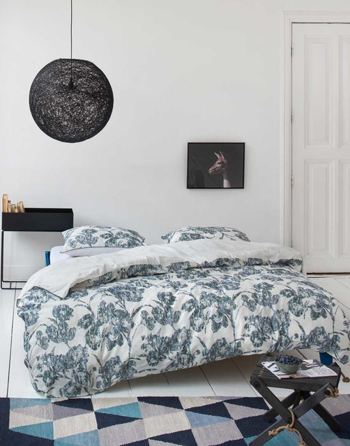 Lenjerie din satin de bumbac cu flori albastre pictate, 155 x 220 cm, Esprit