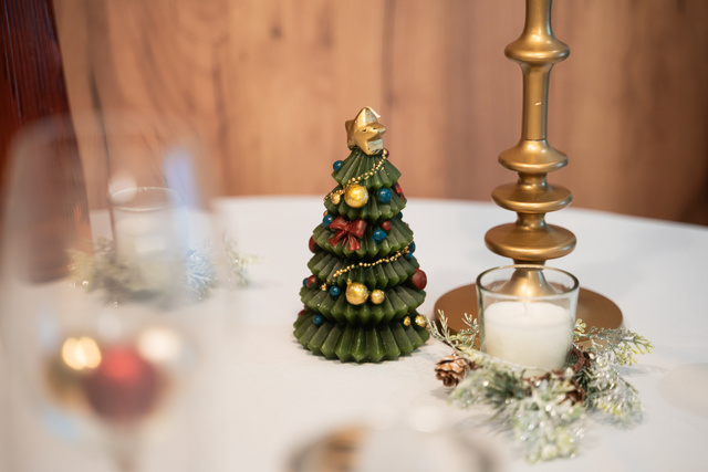 Lumanare decorativa in forma de brad, 15 cm