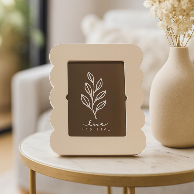 Ramă foto cu margine ondulată BASE, 18,5 x 2,2 x 23,3 cm, taupe