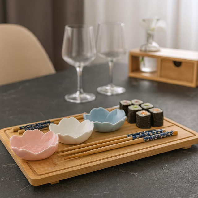 Set de servire sushi cu 4 boluri din porțelan