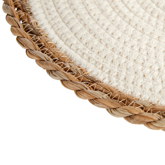 Individual de masa împletit din iarba de mare