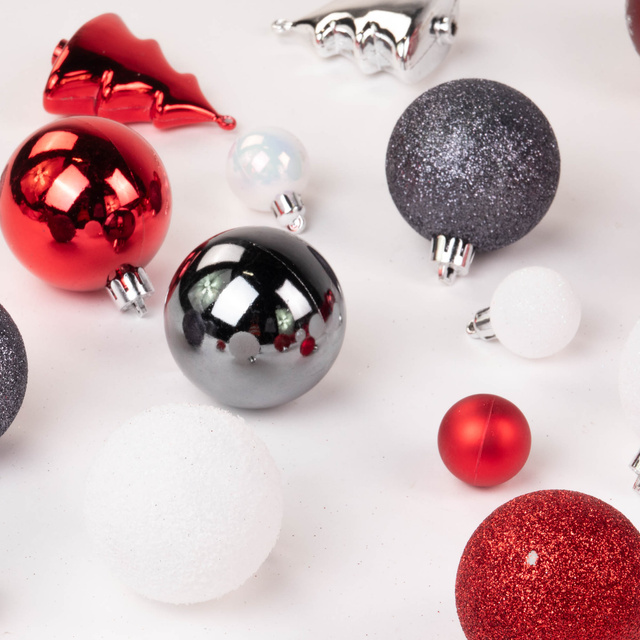 Set decoratiuni de Craciun in diferite culori, 44 de elemente