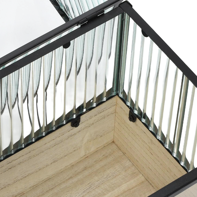 Mini seră de casă, pe bază de lemn