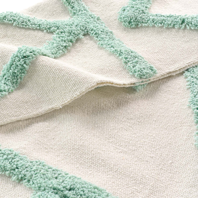 Cuvertura de pat cu model matlasat si ciucuri ATHENA, 125 x 150 cm