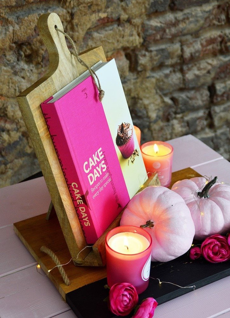 Suport pentru cartea de bucate MANGO, din lemn